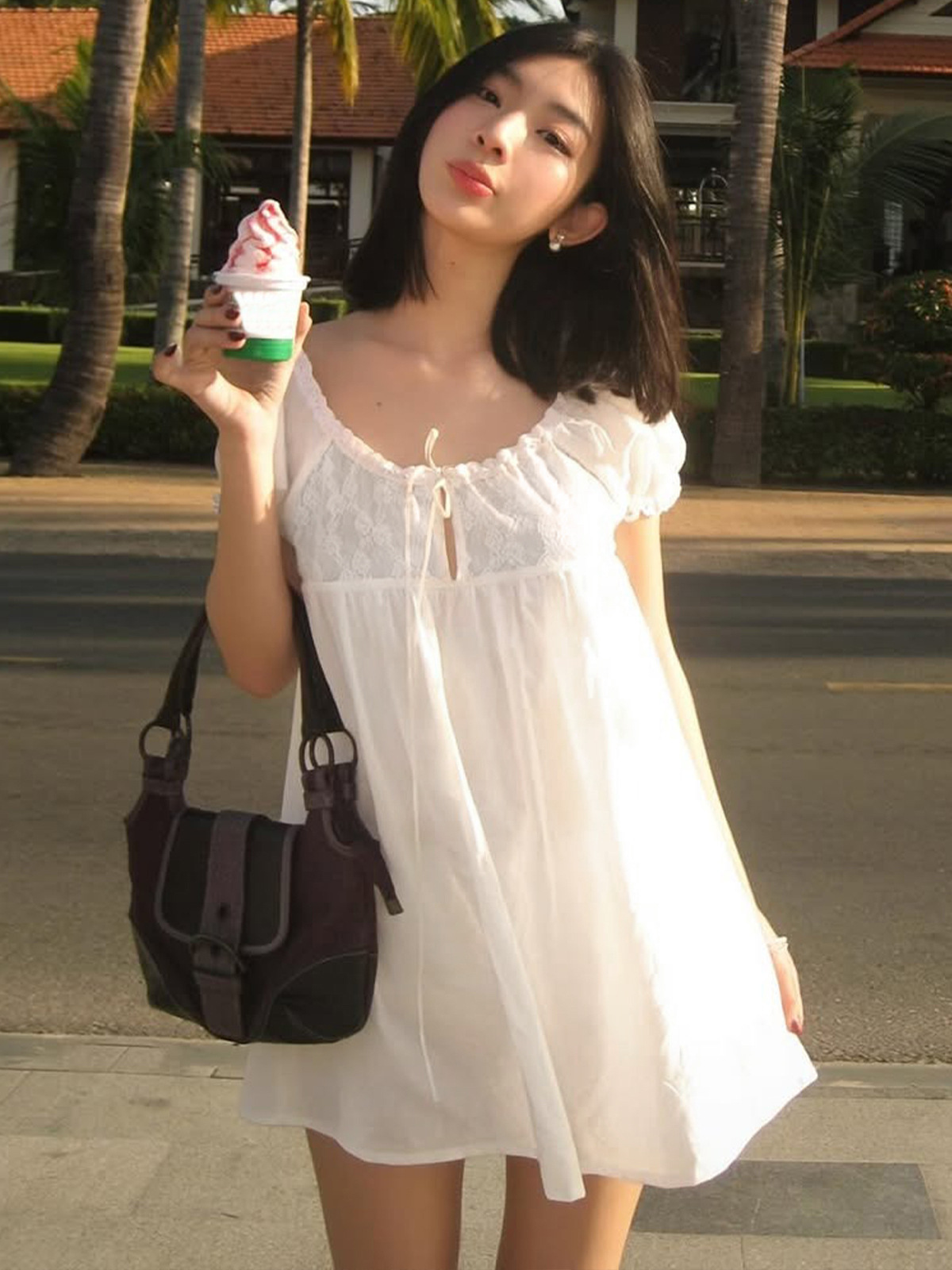 Off Shoulder Puff Sleeve Sundress - Белое кружевное мини-платье-бэбидолл с открытыми плечами,